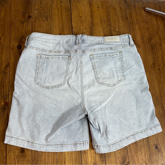 Slink jeans denim stripes 7 inch inseam jean shorts curvy size 16 - Picture 2 of 9